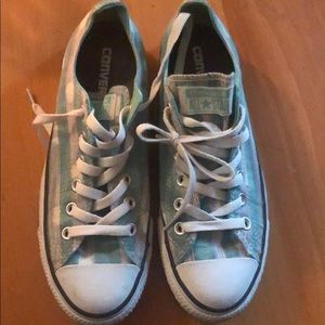 Women’s converse sneakers. Sz 8